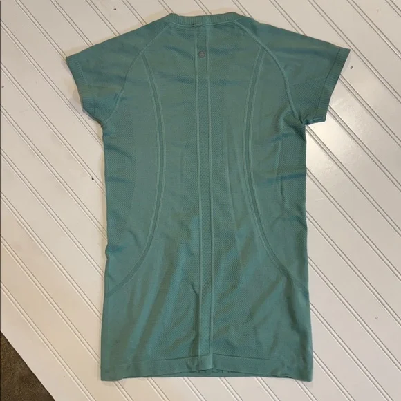 Lululemon Swiftly Tech Short Sleeve Crew shirt in Tidewater Teal size 6 - Picture 7 of 8